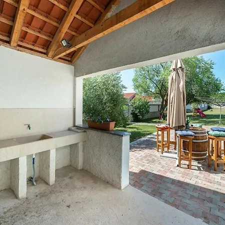 House Marina With Pool Casa vacanze