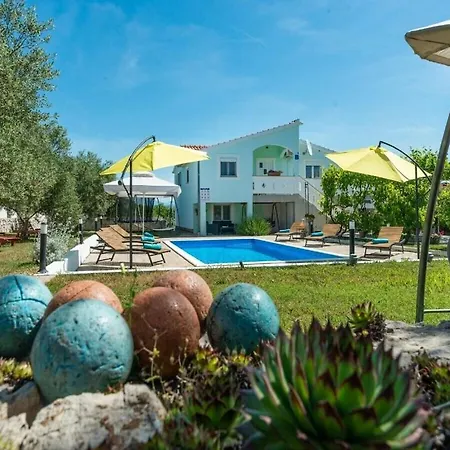 House Marina With Pool *