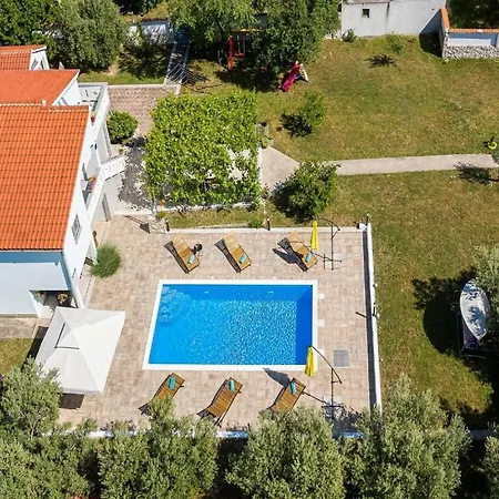 House Marina With Pool