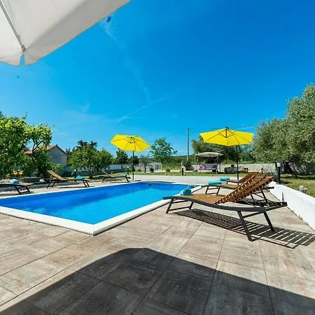 House Marina With Pool *