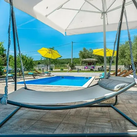 House Marina With Pool Vakantiehuis
