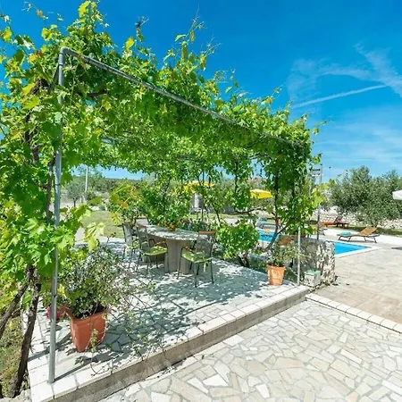 House Marina With Pool Vakantiehuis Sukošan