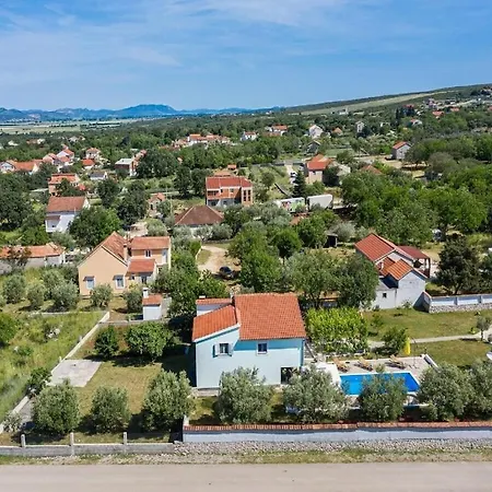 House Marina With Pool Vakantiehuis Sukošan