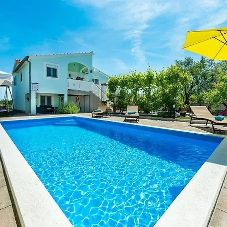 Vakantiehuis House Marina With Pool