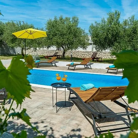 House Marina With Pool Vakantiehuis Sukošan